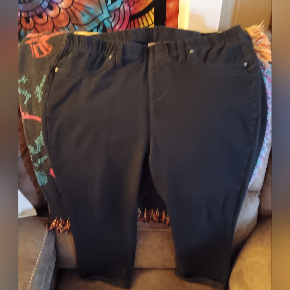 Women's pull-on capris